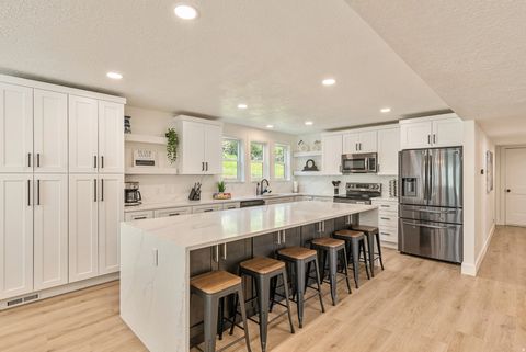 Tiny photo for 198 OAKWOOD DR, Layton, UT 84040 (MLS # 2154255)