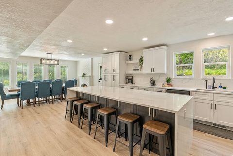 Tiny photo for 198 OAKWOOD DR, Layton, UT 84040 (MLS # 2154255)
