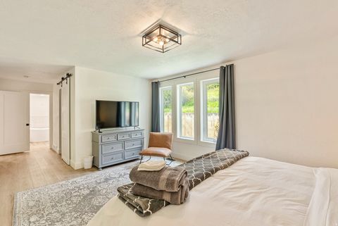 Tiny photo for 198 OAKWOOD DR, Layton, UT 84040 (MLS # 2154255)