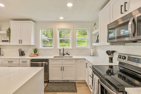 Tiny photo for 198 OAKWOOD DR, Layton, UT 84040 (MLS # 2154255)