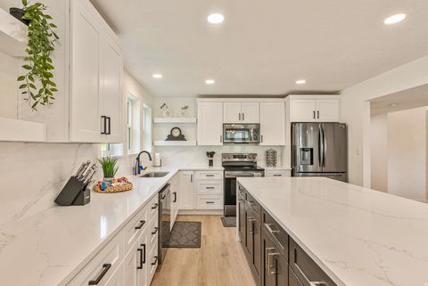 Tiny photo for 198 OAKWOOD DR, Layton, UT 84040 (MLS # 2154255)