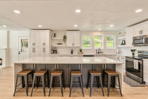 Tiny photo for 198 OAKWOOD DR, Layton, UT 84040 (MLS # 2154255)