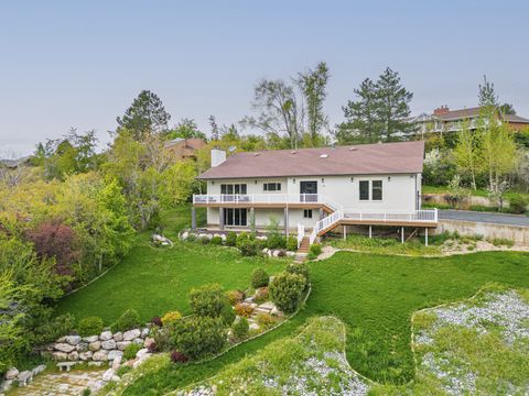 Photo of 198 OAKWOOD DR, Layton, UT 84040 (MLS # 2154255)