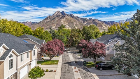 Tiny photo for 2025 E COTTON WILLOW LN, Holladay, UT 84117 (MLS # 2179303)