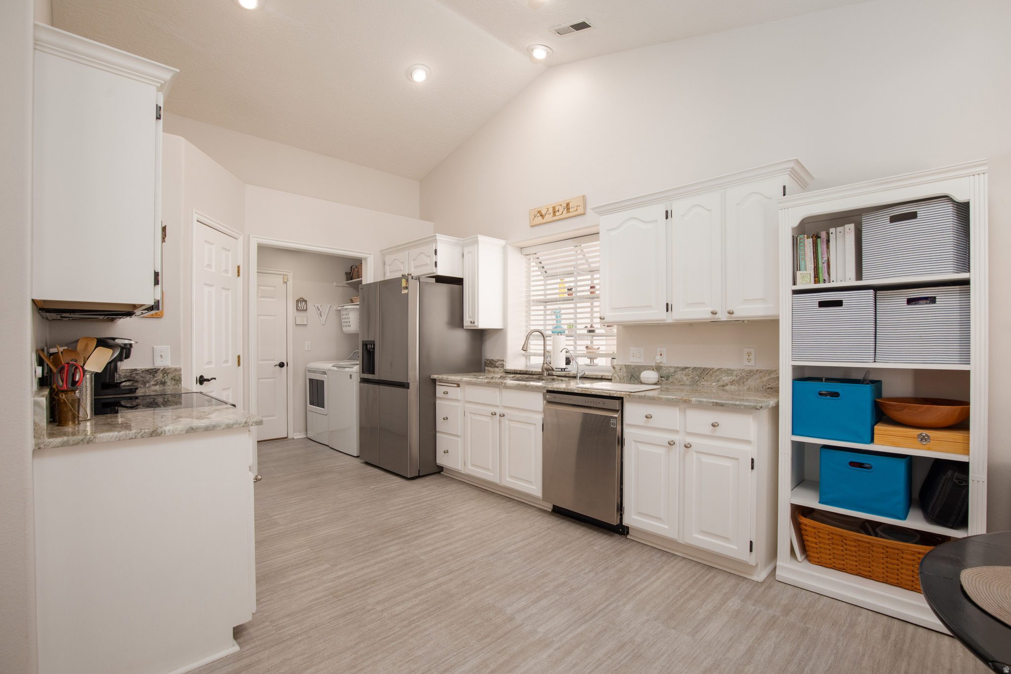 VIST DEL SOL TOWNHOMES - Residential