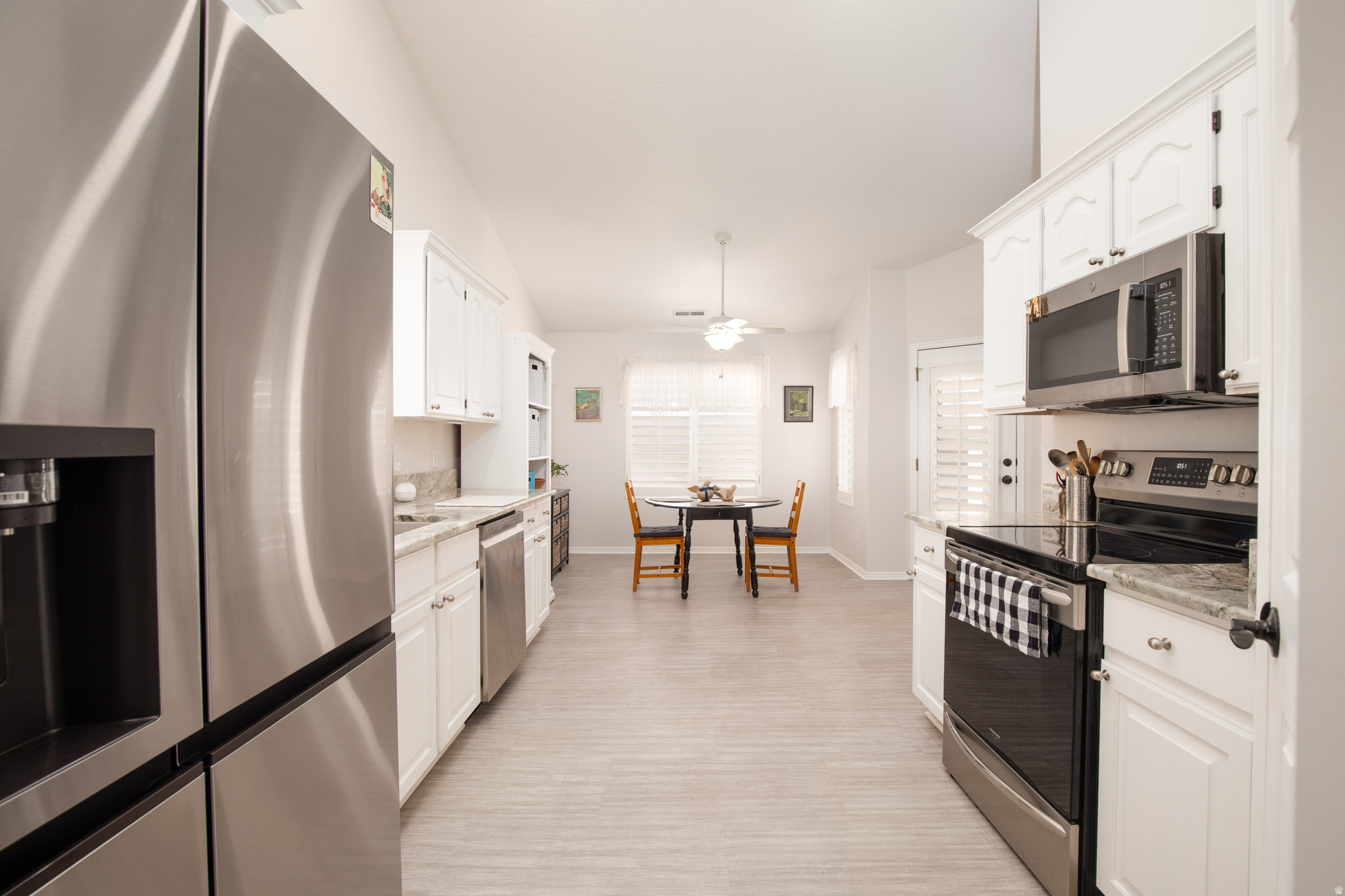 VIST DEL SOL TOWNHOMES - Residential