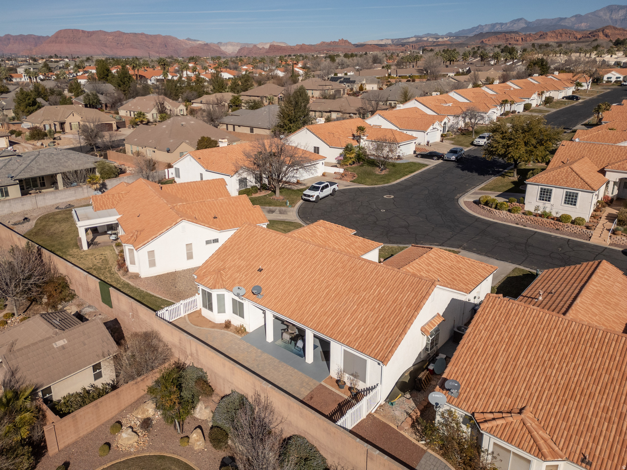 VIST DEL SOL TOWNHOMES - Residential