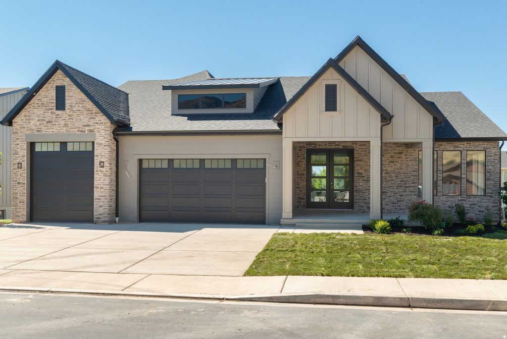 Photo of 1727 N SIENA CIR, Pleasant Grove, UT 84062 (MLS # 2143004)