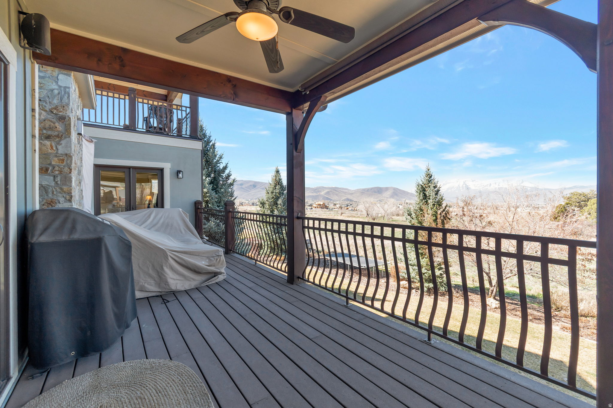 LAKE CRE - Residential