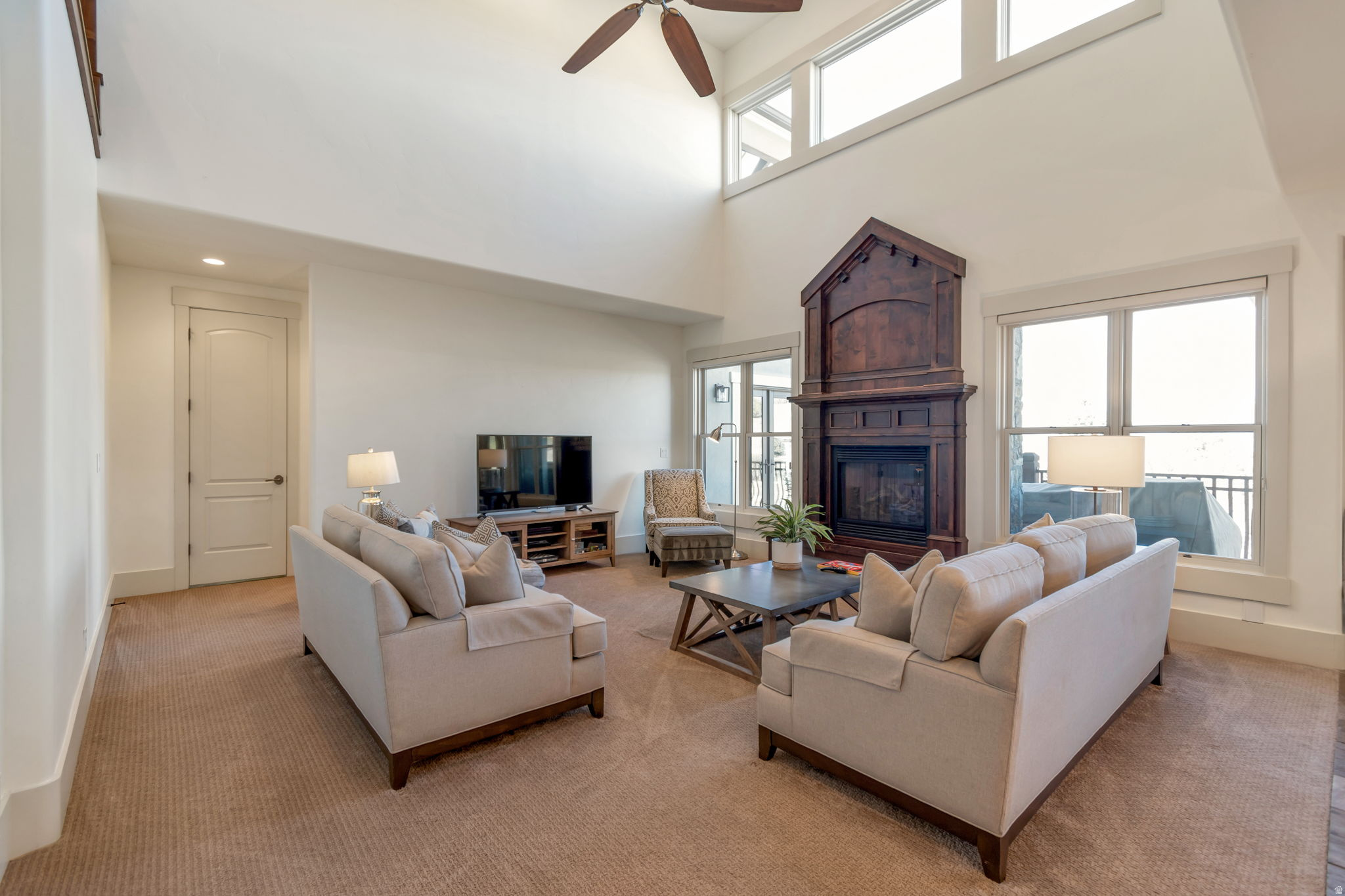 LAKE CRE - Residential