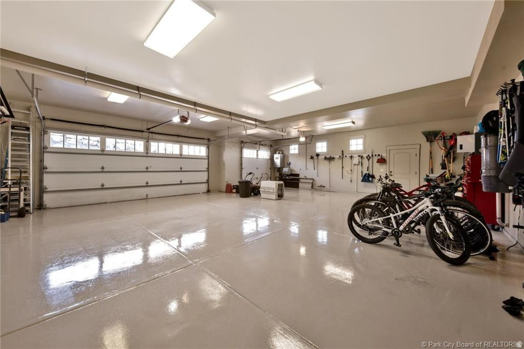 LAKE CRE - Residential