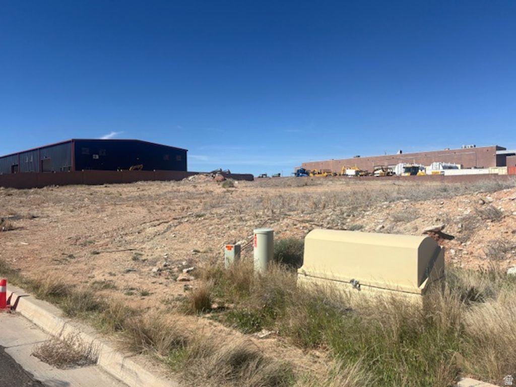 Photo of 425 S COMMERCE ST, Hurricane, UT 84737 (MLS # 2144924)