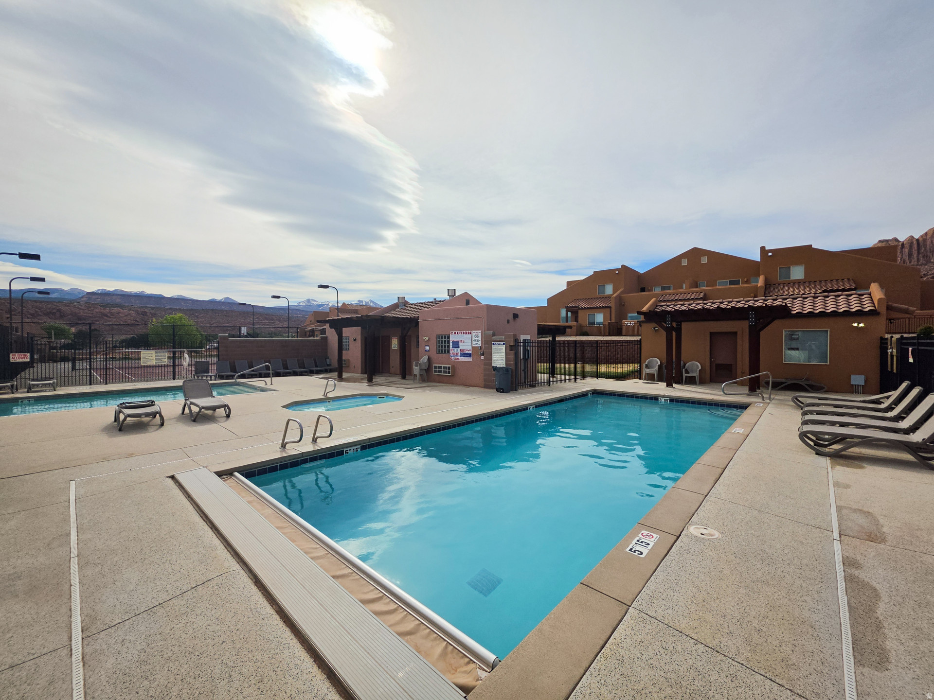 RIM VILLAGE VISTAS - Residential