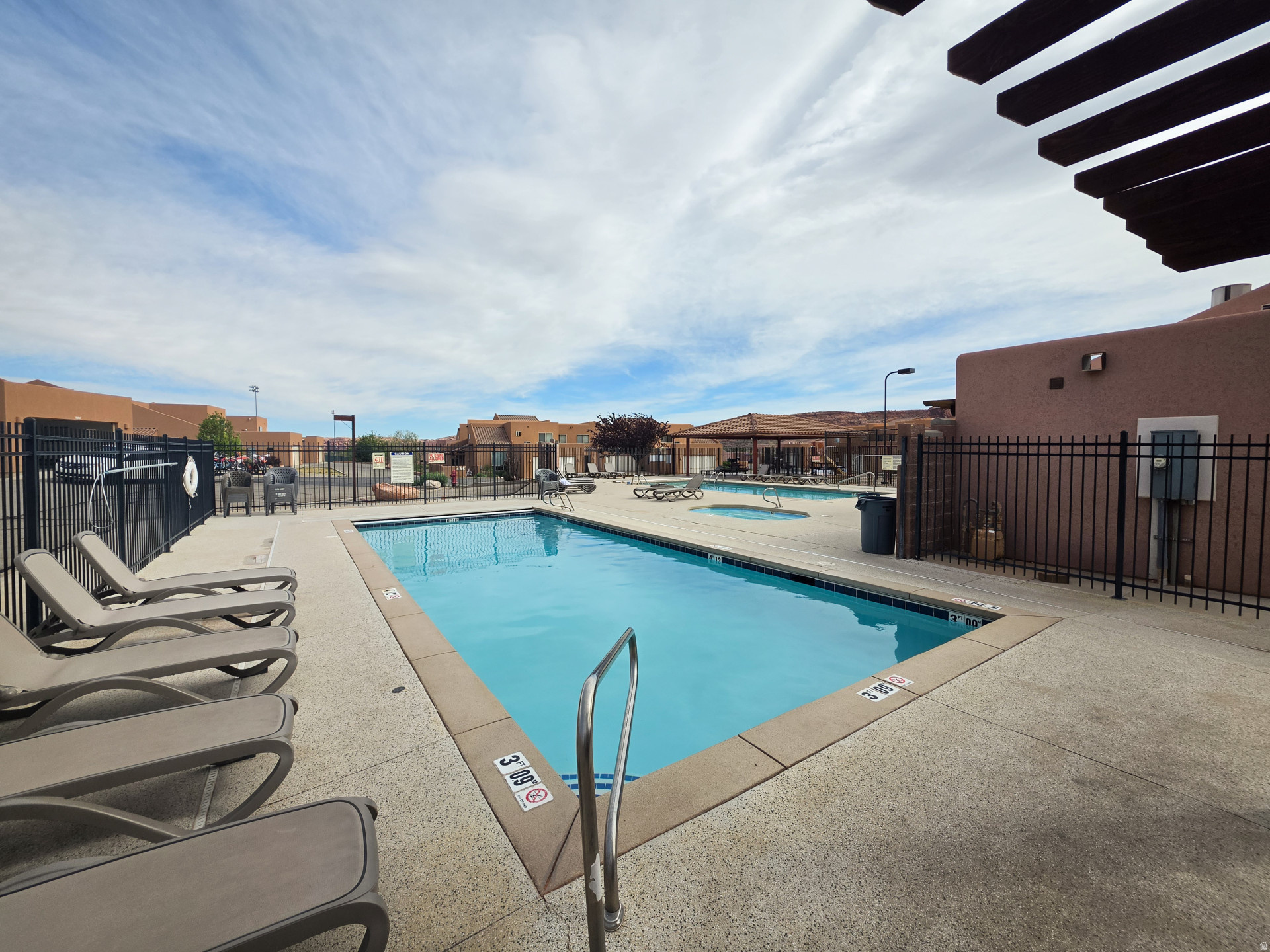 RIM VILLAGE VISTAS - Residential