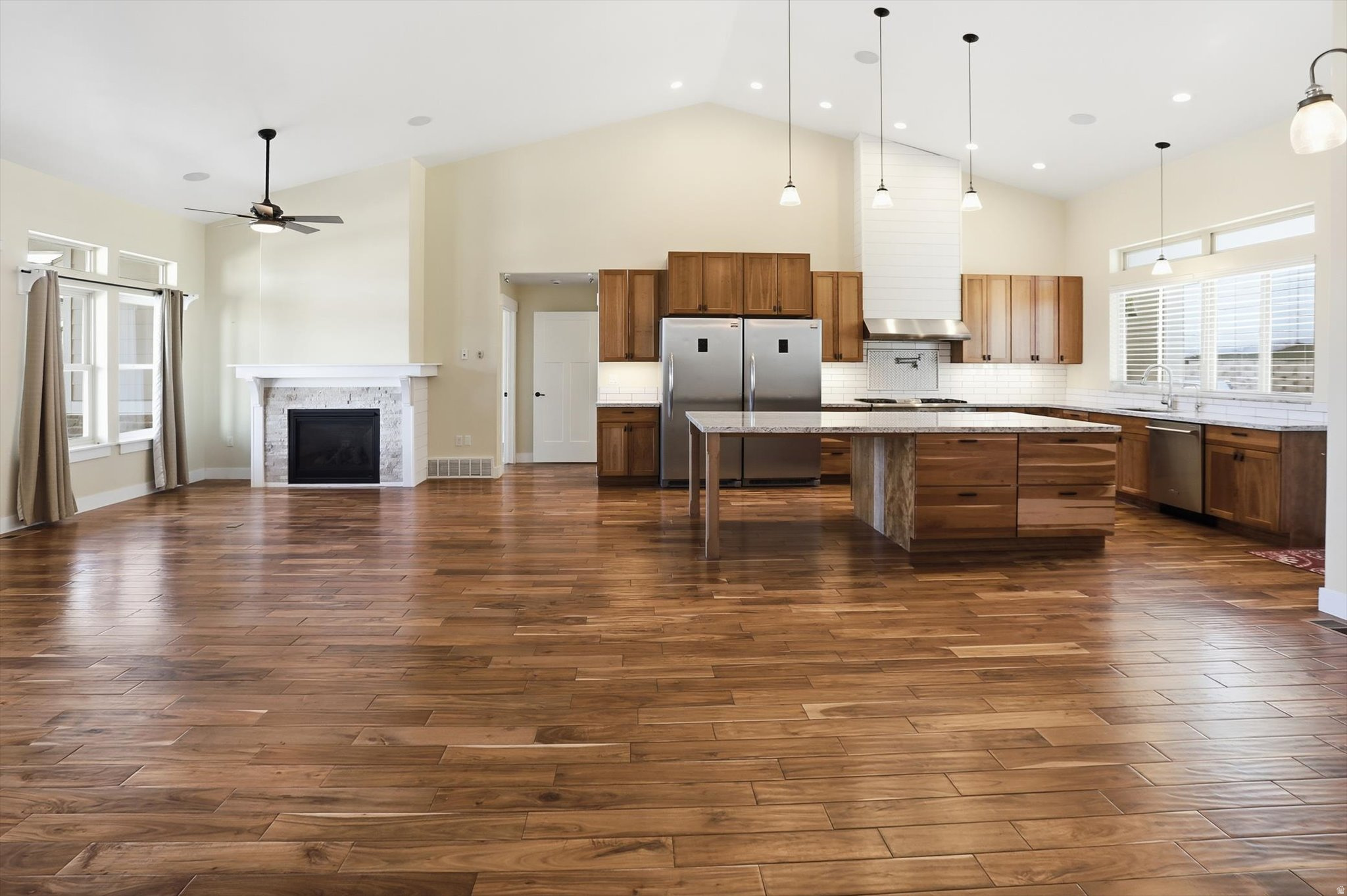 HARBOR BAY PHASE 4 - Residential