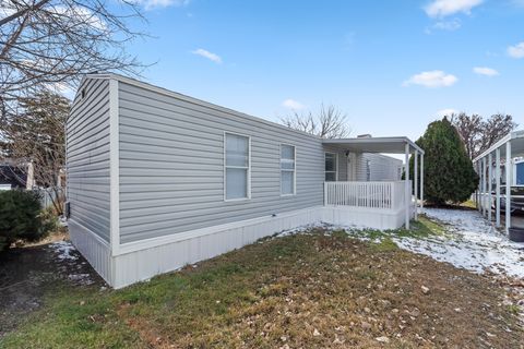 Photo of 1280 WEST DOVE ST W, Salt Lake City, UT 84123 (MLS # 2139808)