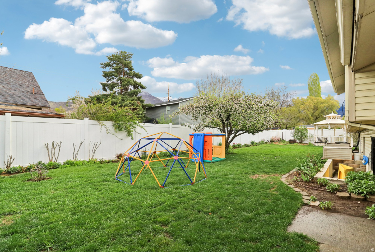 WINDSOR PARK - Residential