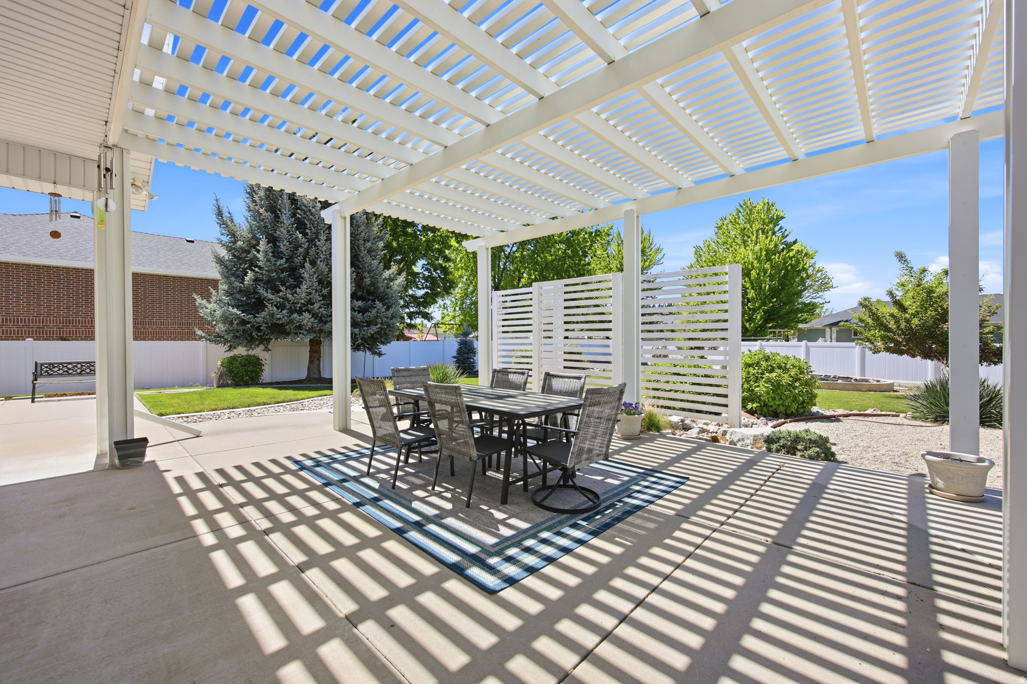 WHISPERING WILLOW - Residential
