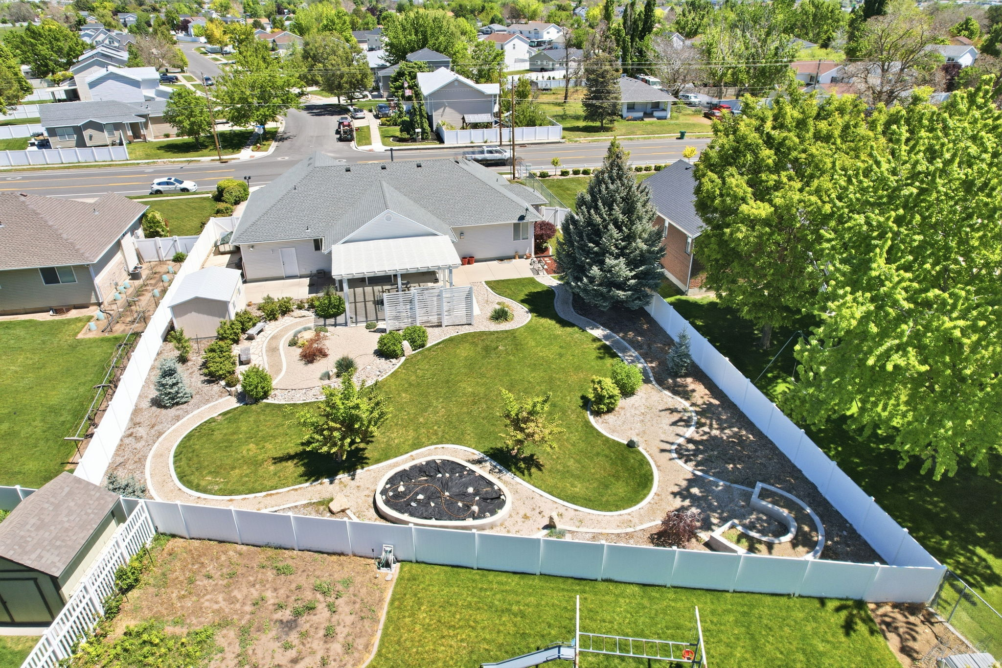 WHISPERING WILLOW - Residential