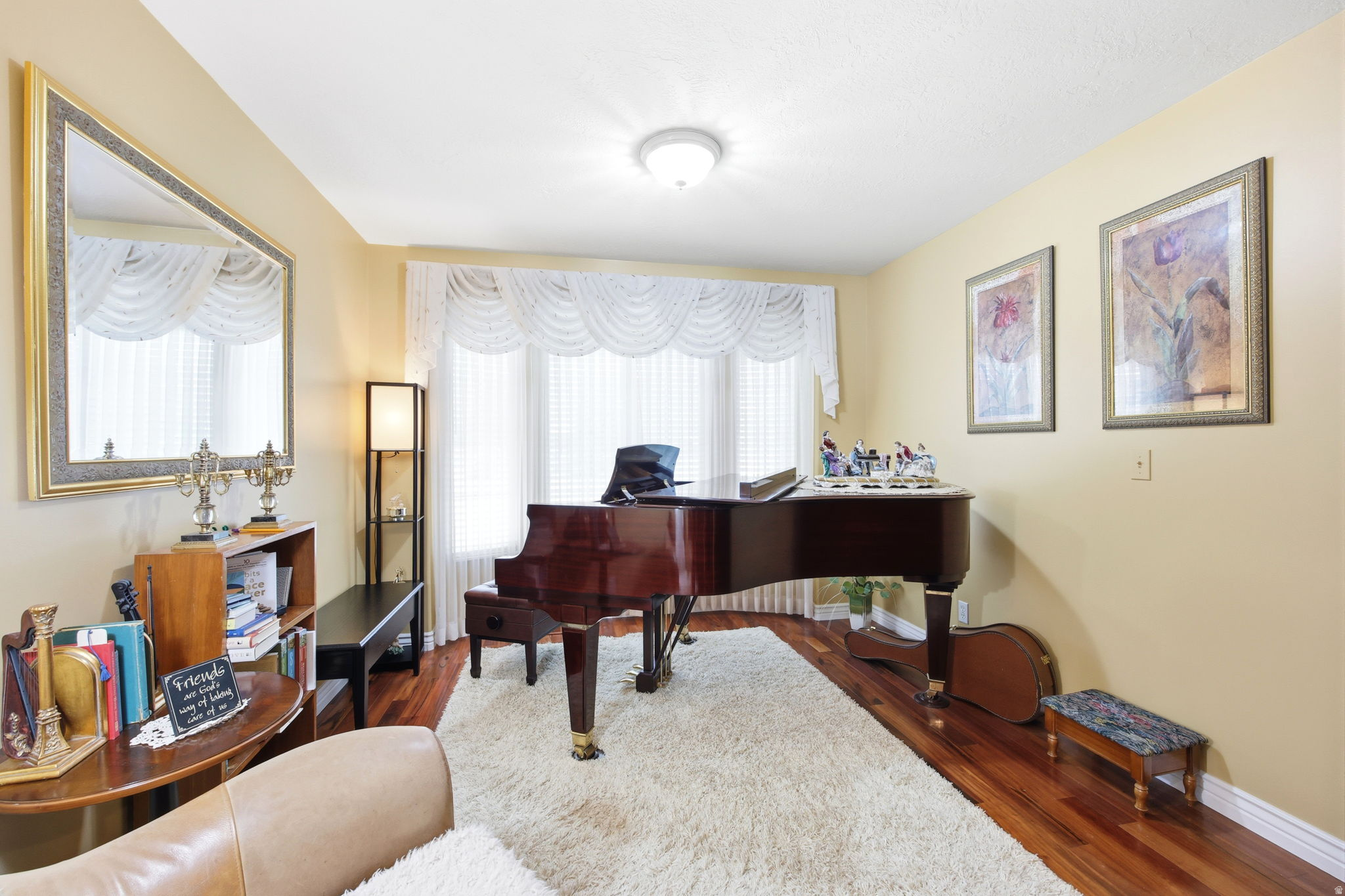 WHISPERING WILLOW - Residential