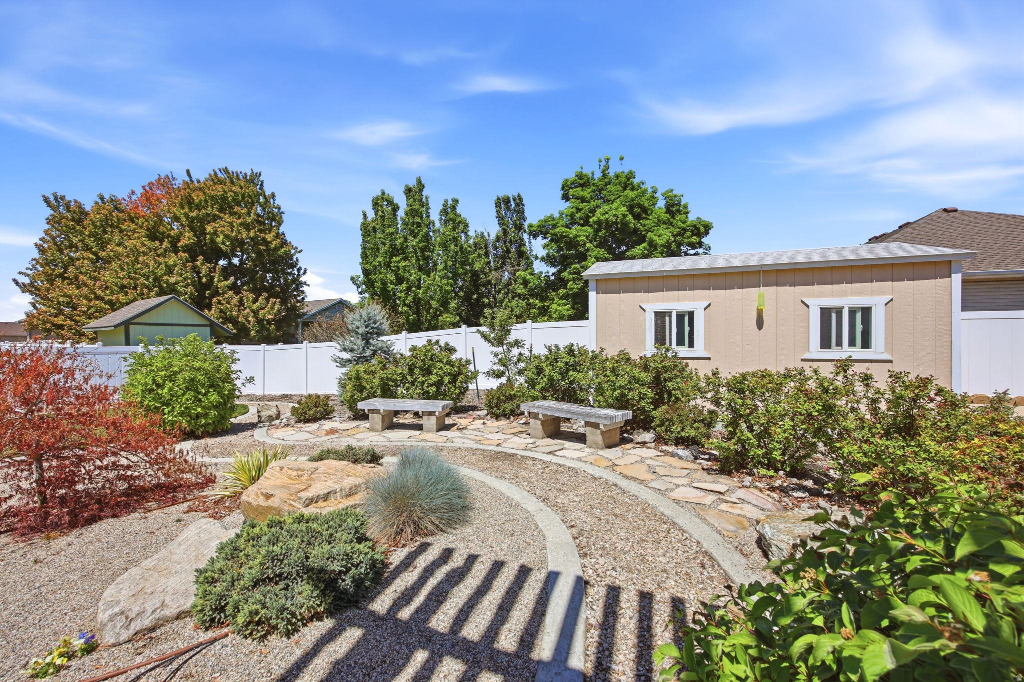 WHISPERING WILLOW - Residential