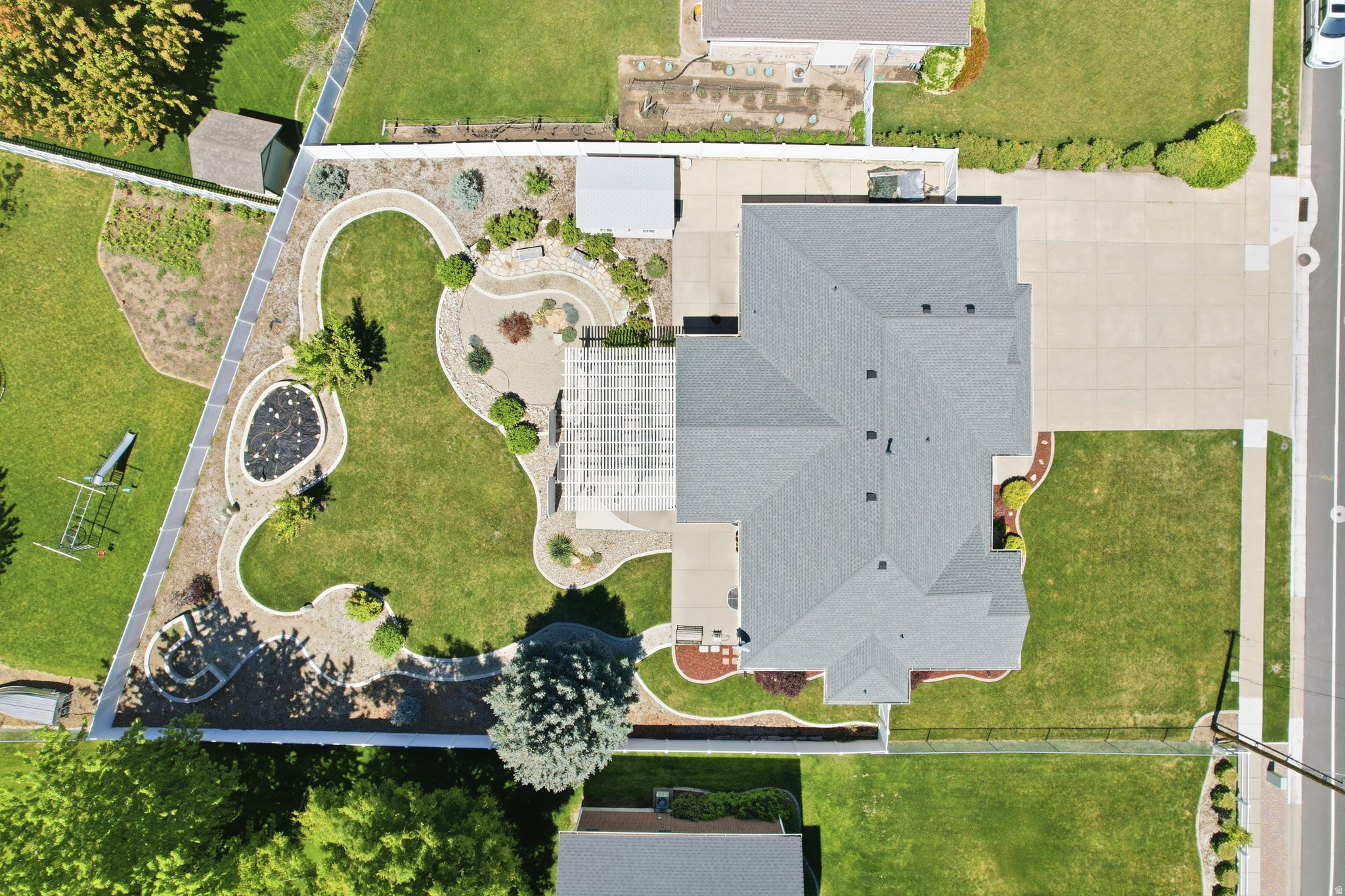 WHISPERING WILLOW - Residential
