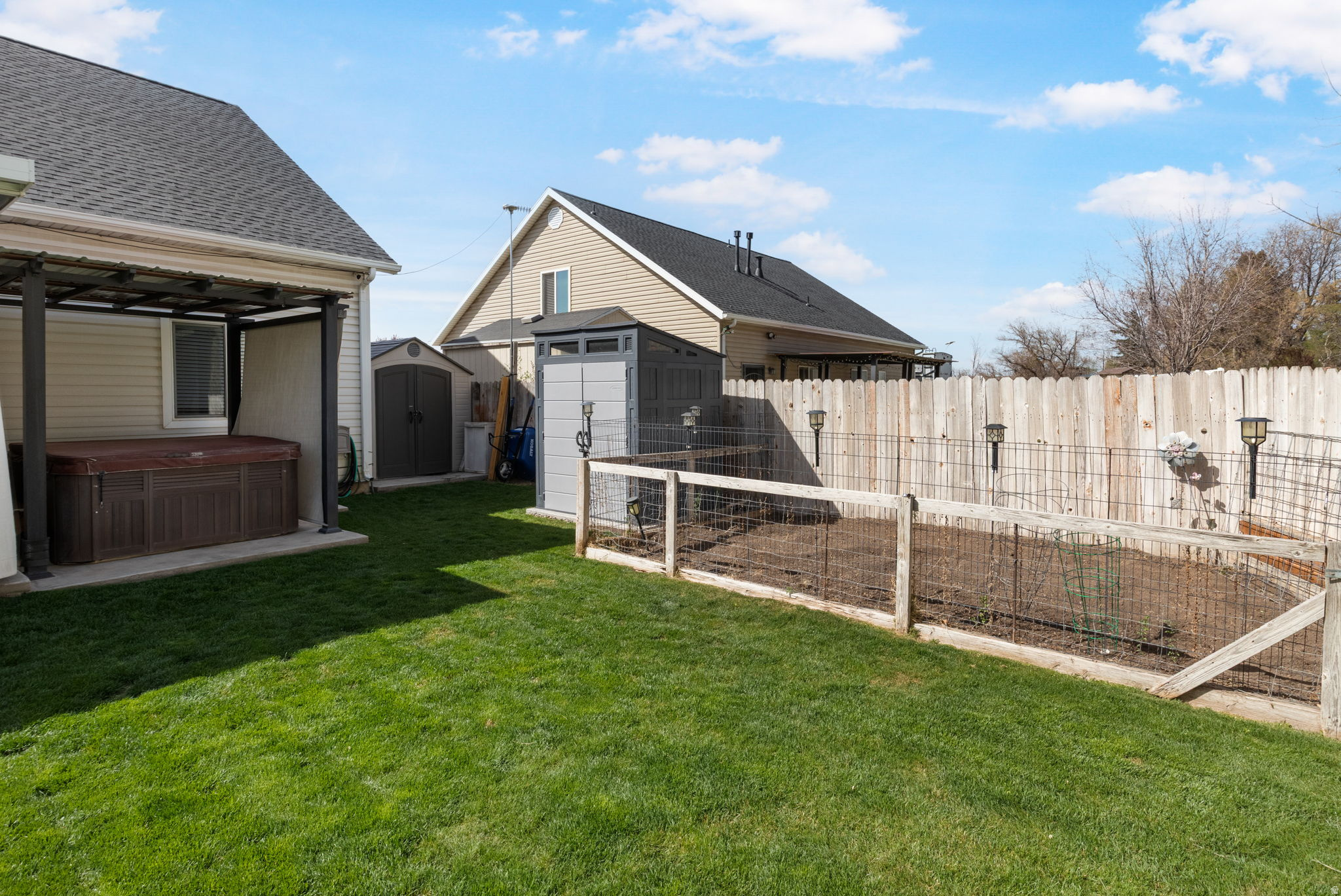 PETEETNEET ESTATES - Residential