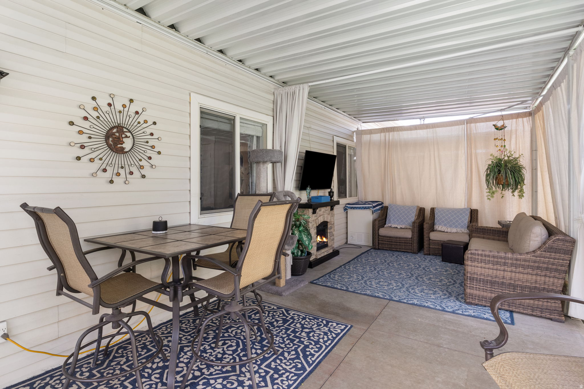 PETEETNEET ESTATES - Residential