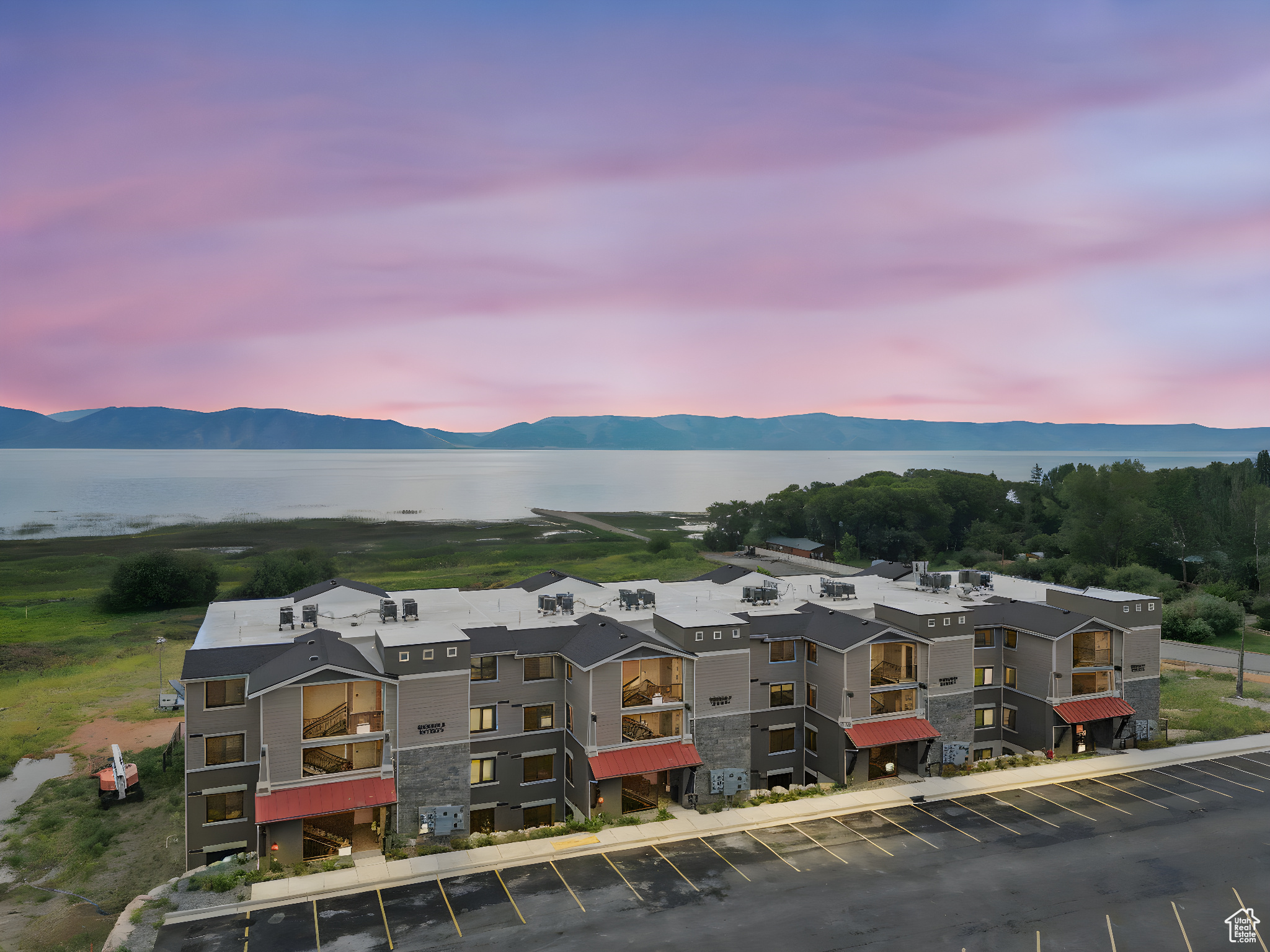 GARDEN CITY LAKE RESIDENCES - Residential