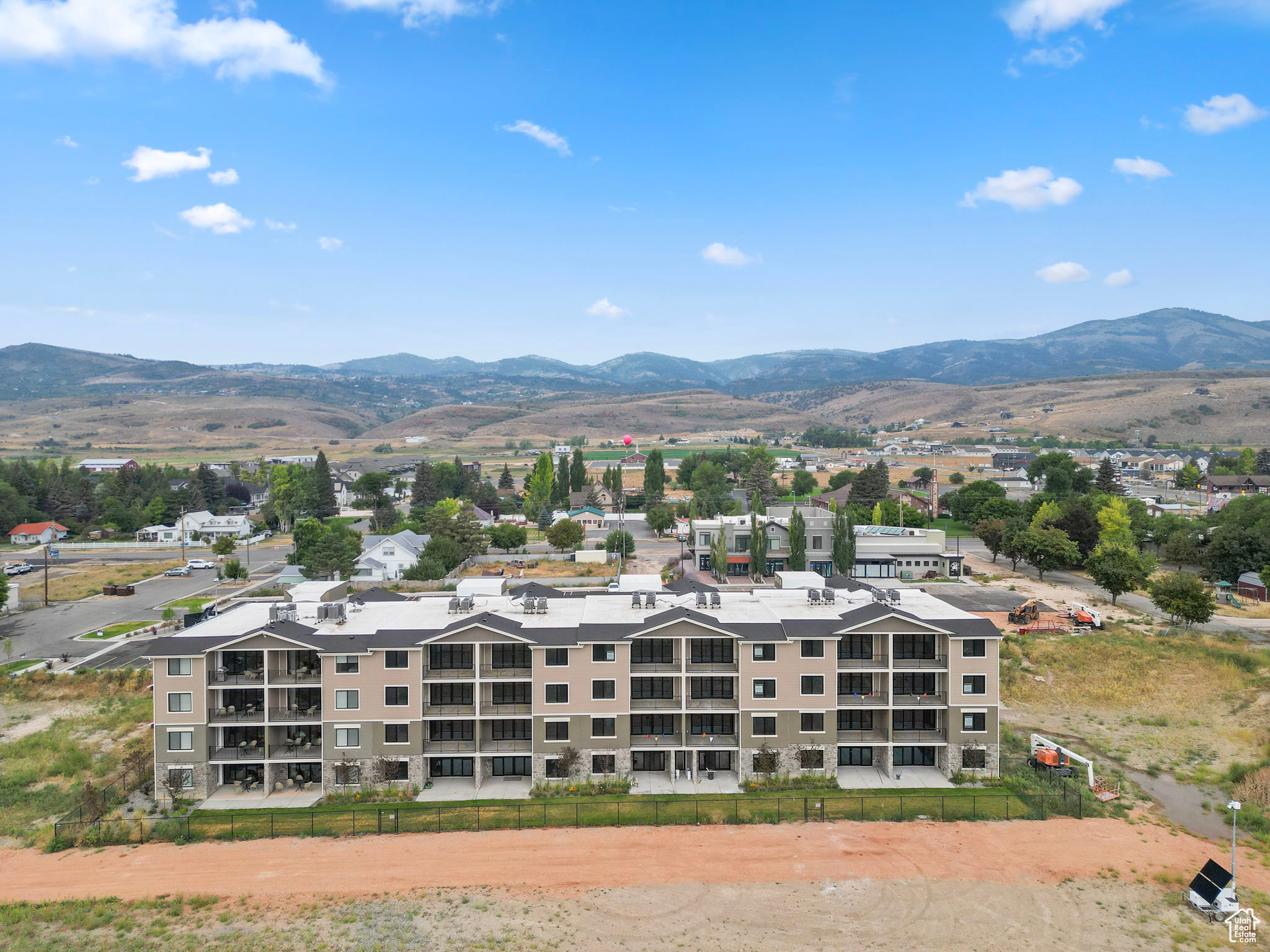 GARDEN CITY LAKE RESIDENCES - Residential