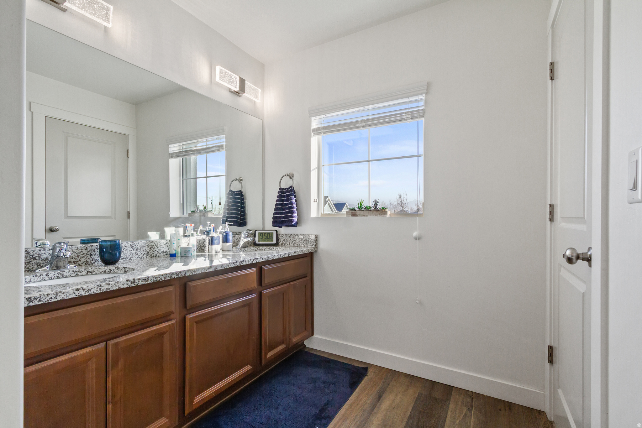 COURTYARD AT GREEN - Residential