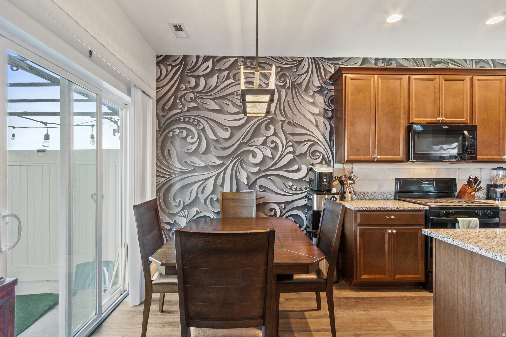 COURTYARD AT GREEN - Residential