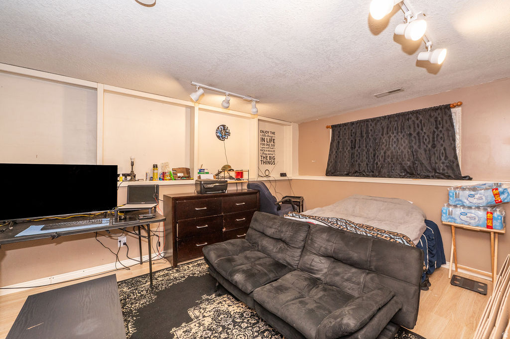 SUNDIAL PARK - Residential