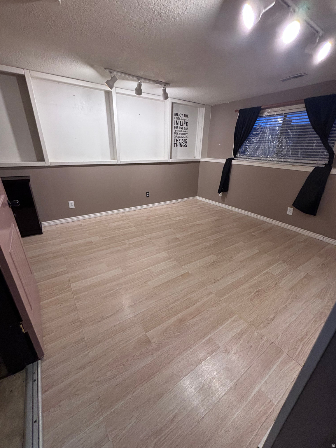 SUNDIAL PARK - Residential