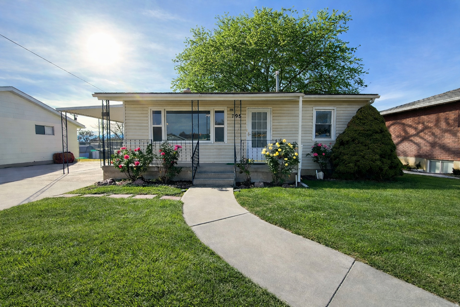 Main image without alt text