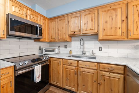 Tiny photo for 1625 PAGES PL, Bountiful, UT 84010 (MLS # 2140680)