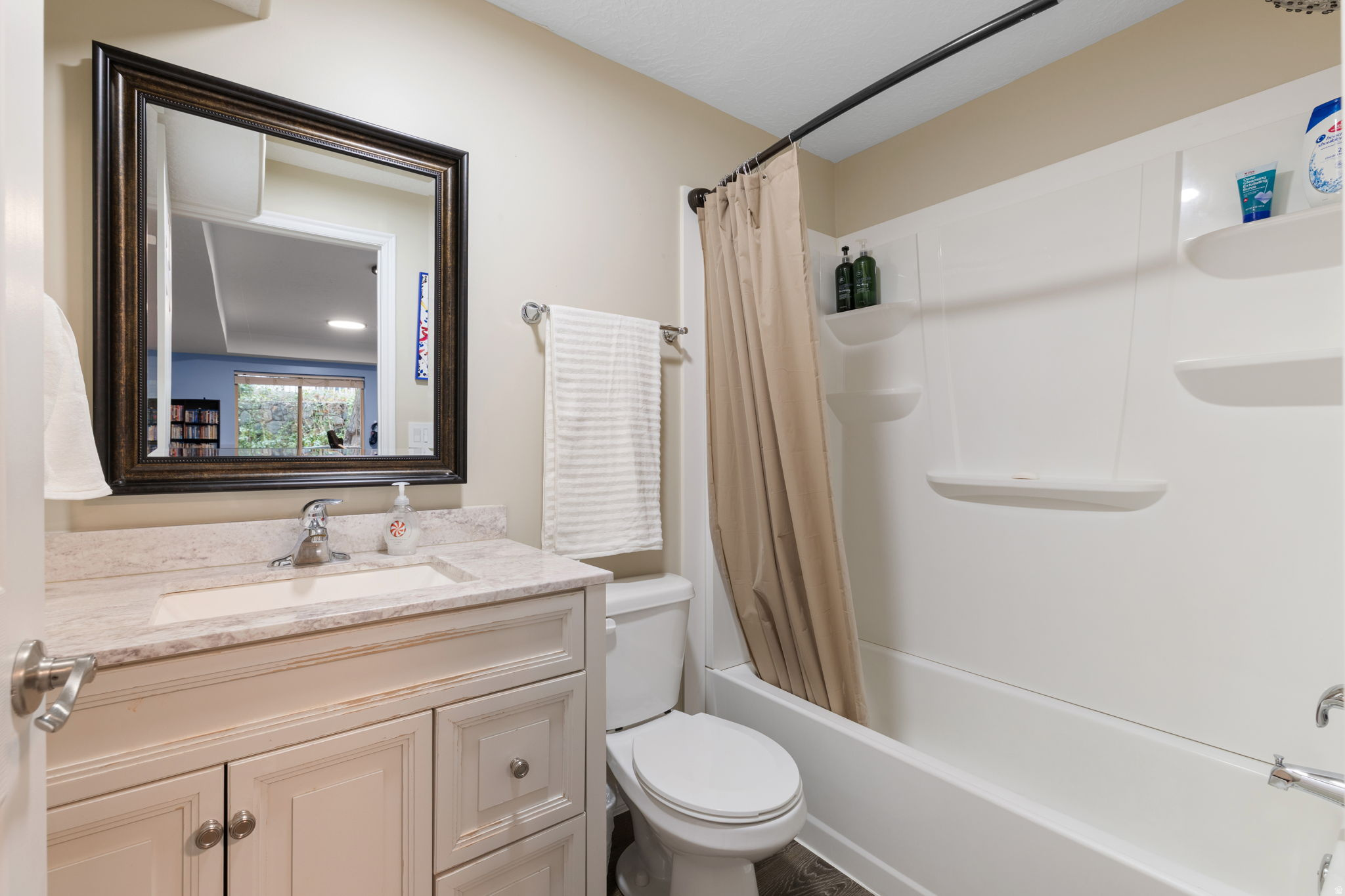 PAGES PLACE - Residential