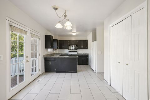 Tiny photo for 957 CHELSEA DR E, Bountiful, UT 84010 (MLS # 2120488)
