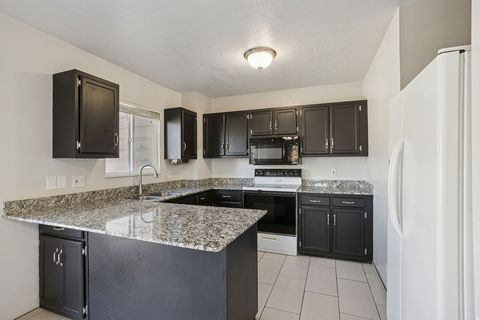 Tiny photo for 957 CHELSEA DR E, Bountiful, UT 84010 (MLS # 2120488)