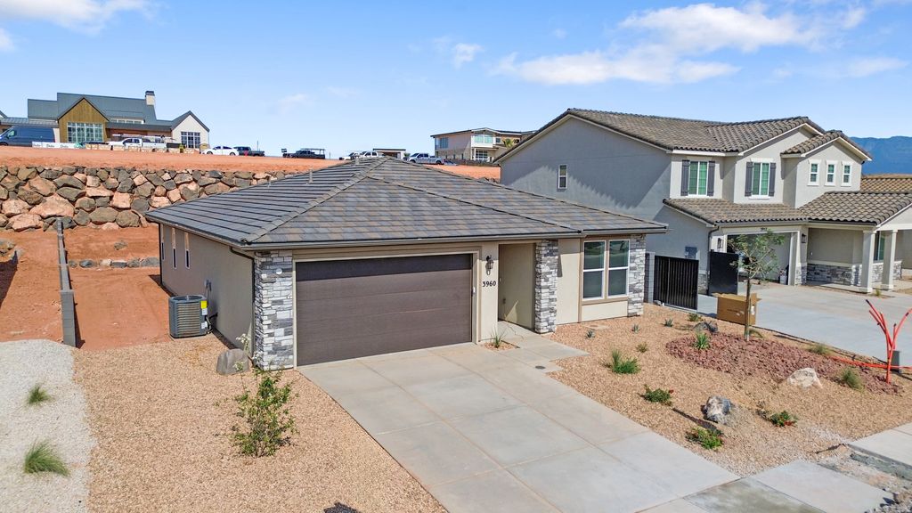 Photo of 3960 S 2160 W, Hurricane, UT 84737 (MLS # 2122581)