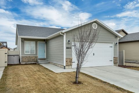 Photo of 1663 E SHADOW DR, Eagle Mountain, UT 84005 (MLS # 2136538)