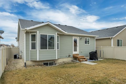 Tiny photo for 1663 E SHADOW DR, Eagle Mountain, UT 84005 (MLS # 2136538)