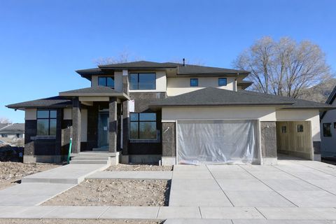 Photo of 23 E 1500 S, Farmington, UT 84025 (MLS # 2144960) Photo of 23 E 1500 S, Farmington, UT 84025 (MLS # 2144960)