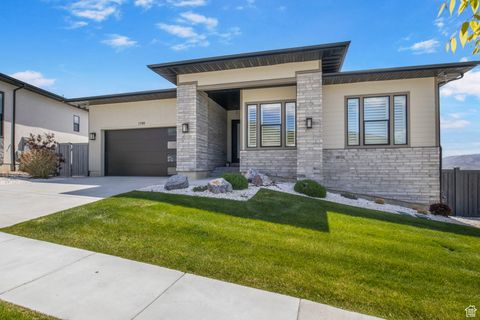 Photo of 1749 W OAKRIDGE CIR, Lehi, UT 84043 (MLS # 2083791)