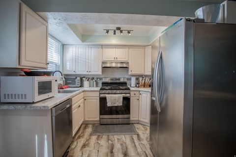 Tiny photo for 563 N 200 W, Bountiful, UT 84010 (MLS # 2135963)