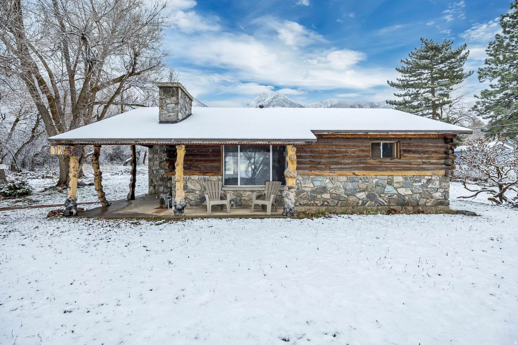 Photo for 1752 N VALLEY VIEW DR. DR E, Layton, UT 84040 (MLS # 2141615)