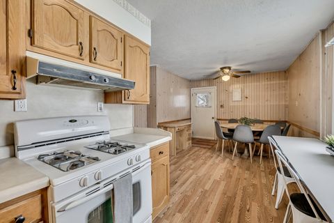 Tiny photo for 1752 N VALLEY VIEW DR. DR E, Layton, UT 84040 (MLS # 2141615)