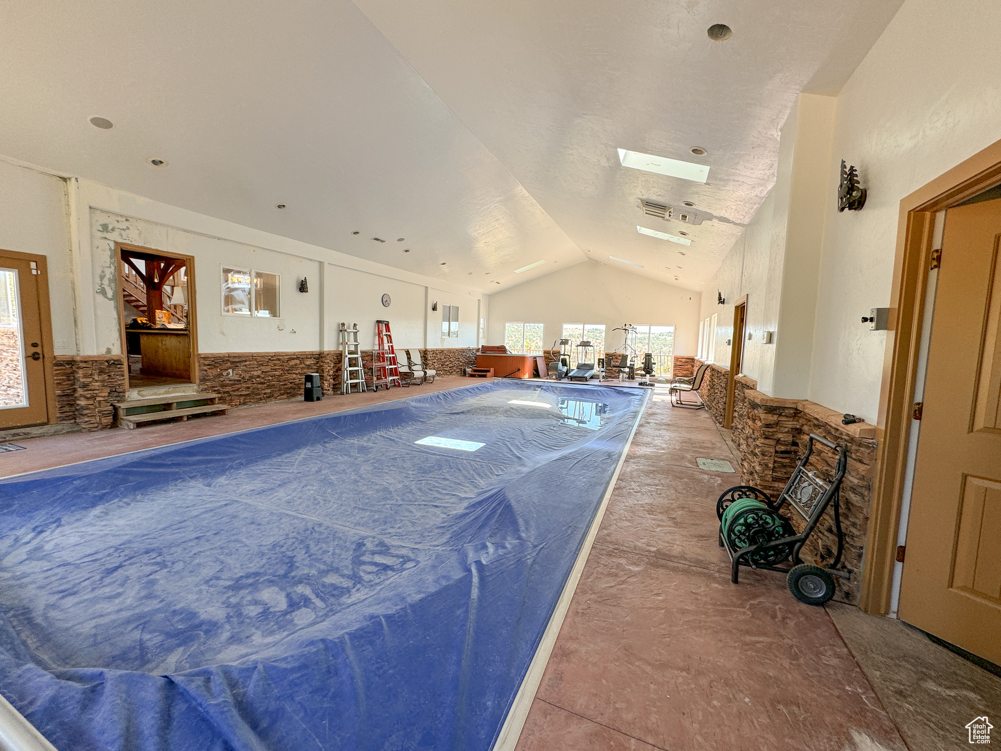 BANDANNA RANCH - Residential