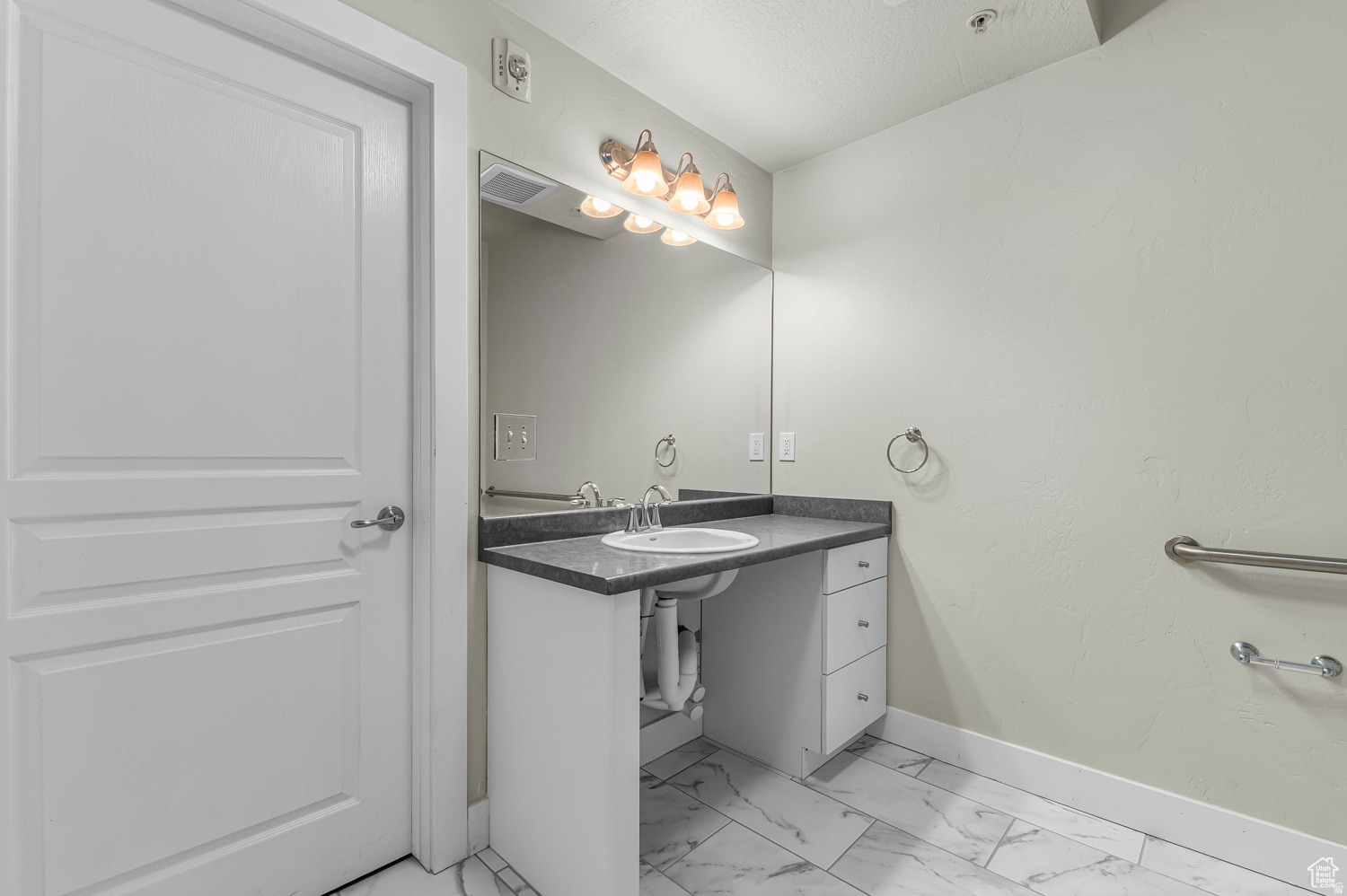 BELMONT DOWNTOWN 1703R - Residential