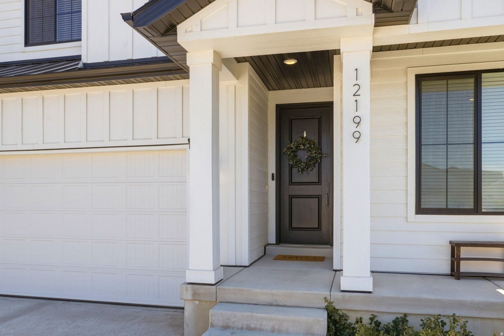 Photo of 12199 S BRINNELLI DR E, Draper, UT 84020 (MLS # 2186921)